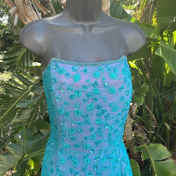 Papel boutique evening, silk floral beaded strapless gown - Picture 3 of 12